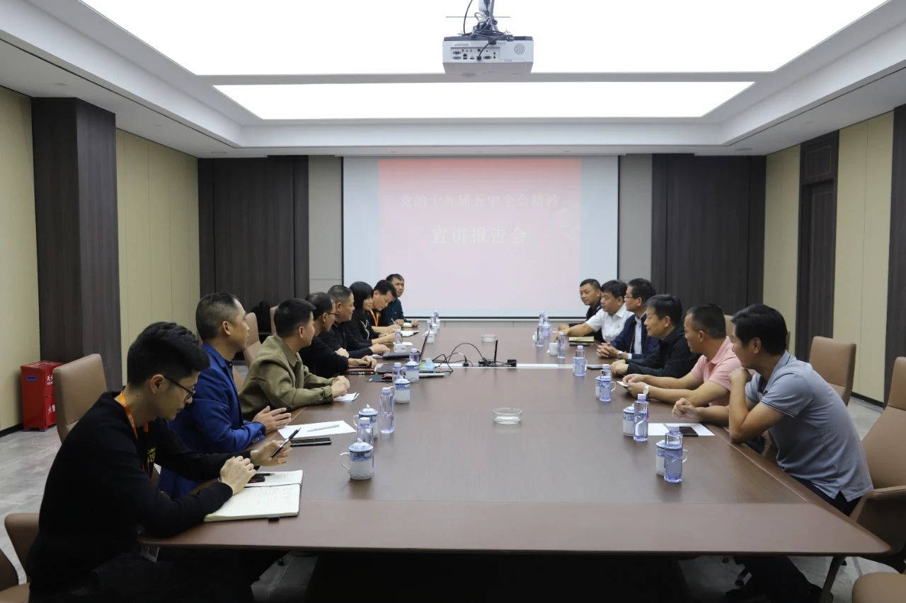 龙海市政协主席蔡国荣,龙海市副市长兼公安局局长苏诚斌一行莅临小