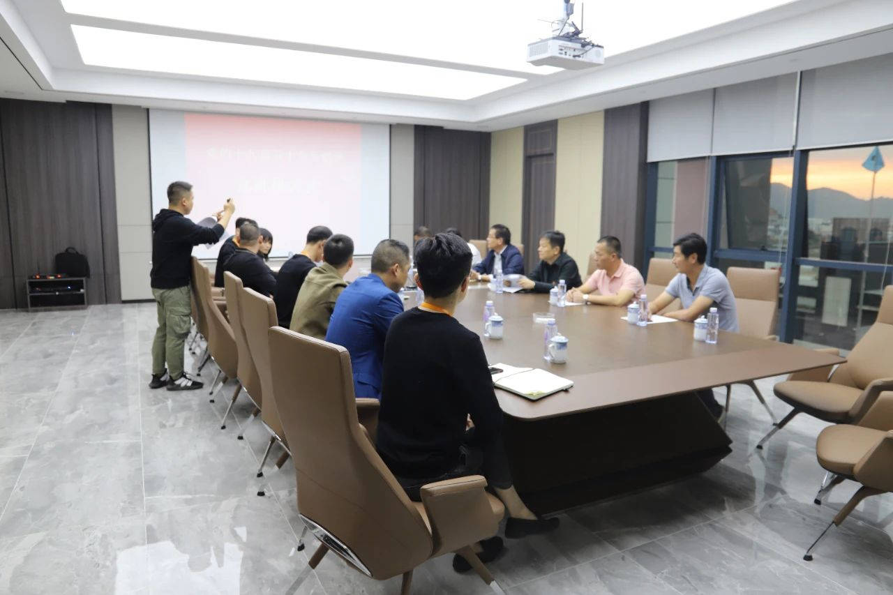 龙海市政协主席蔡国荣,龙海市副市长兼公安局局长苏诚斌一行莅临小